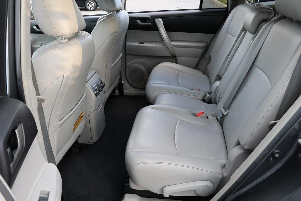 used 2013 Toyota Highlander car, priced at $11,997
