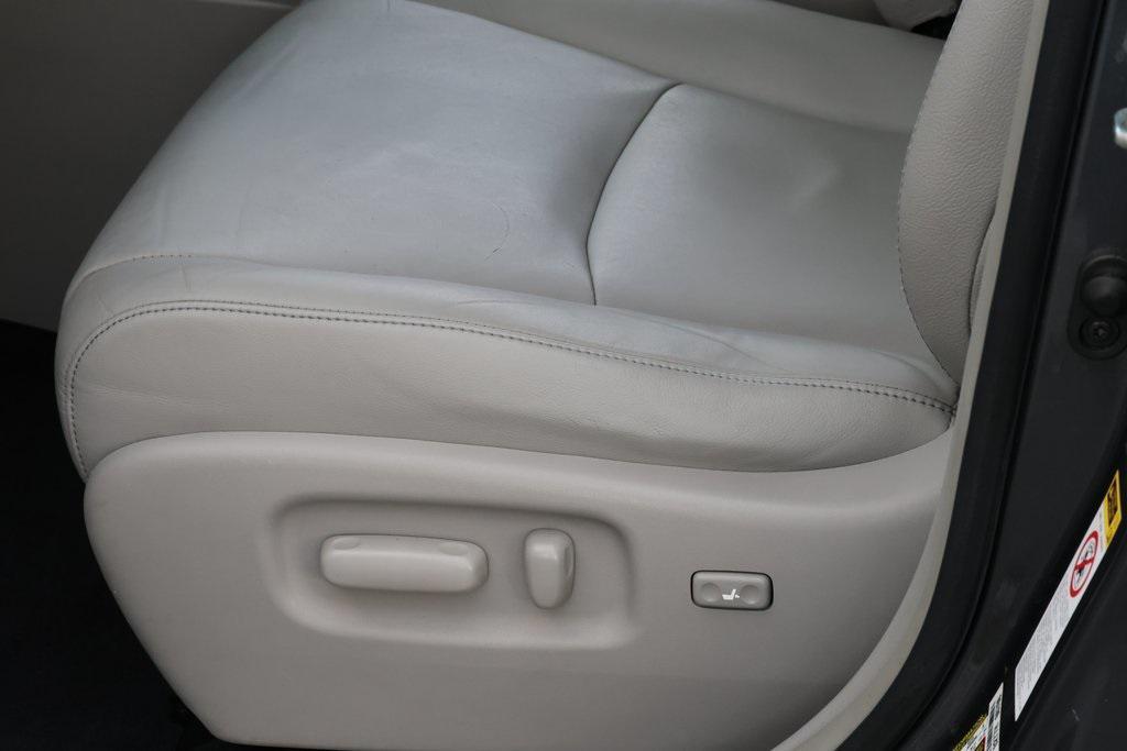 used 2013 Toyota Highlander car, priced at $11,997