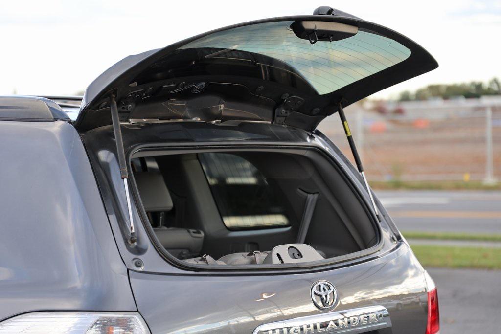 used 2013 Toyota Highlander car, priced at $11,997