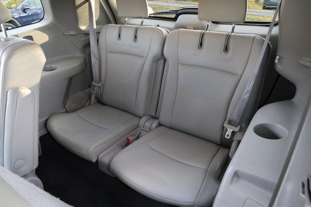 used 2013 Toyota Highlander car, priced at $11,997