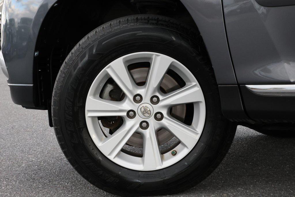 used 2013 Toyota Highlander car, priced at $11,997