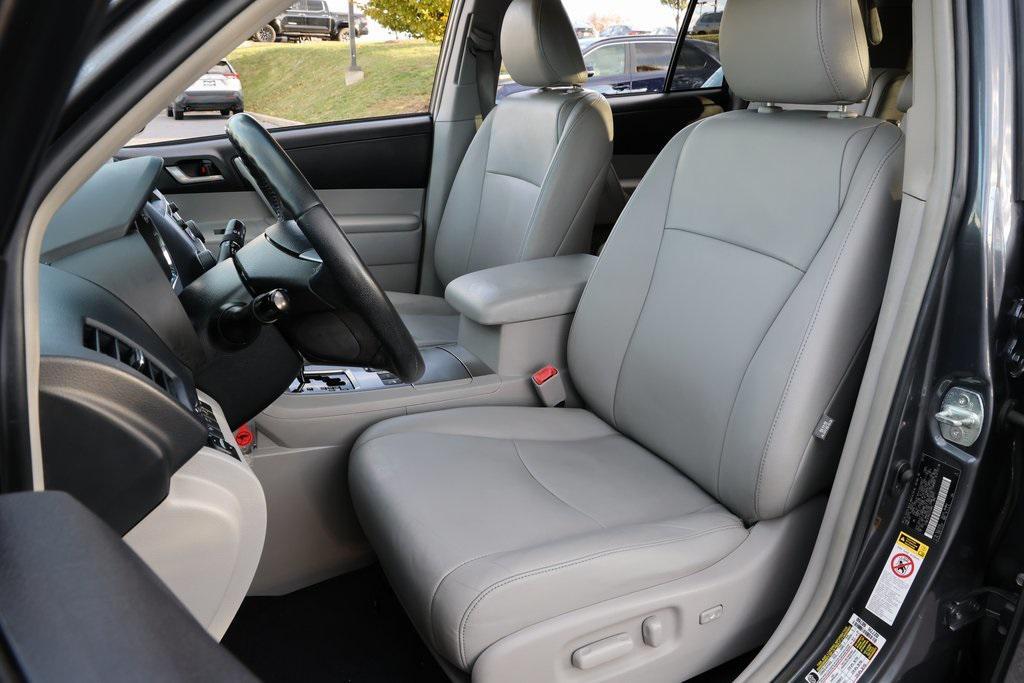 used 2013 Toyota Highlander car, priced at $11,997