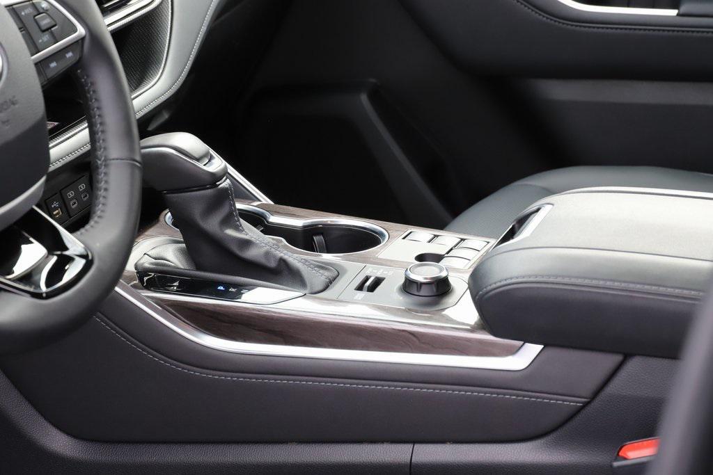 used 2024 Toyota Highlander car, priced at $51,497