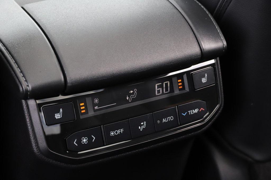 used 2024 Toyota Highlander car, priced at $51,497