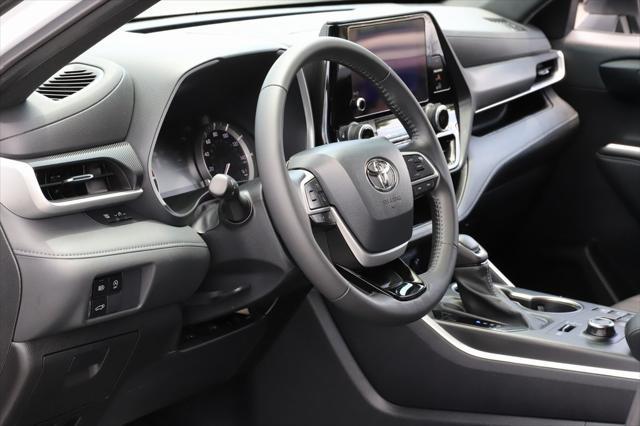 used 2023 Toyota Highlander car, priced at $43,787