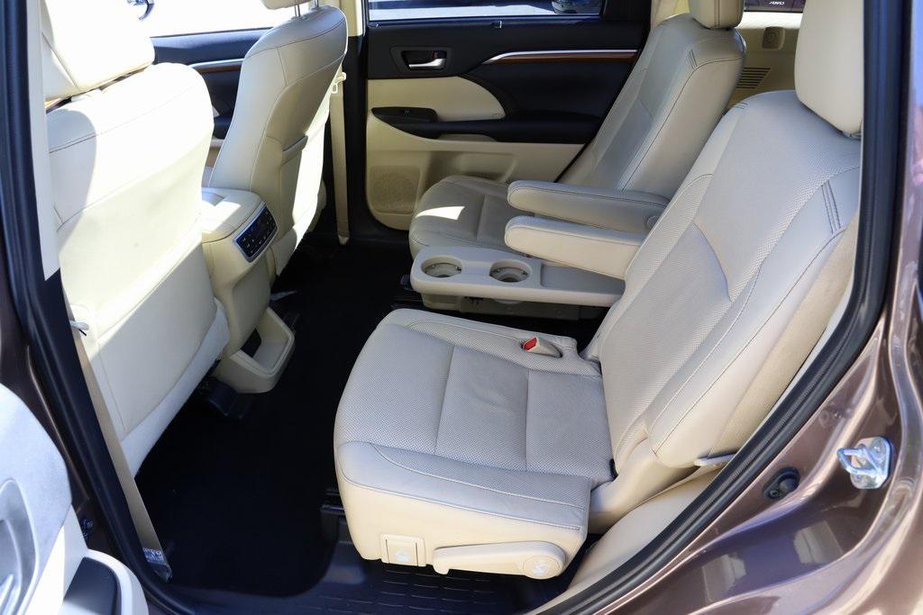 used 2019 Toyota Highlander car, priced at $28,597