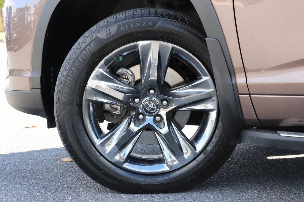 used 2019 Toyota Highlander car, priced at $28,597