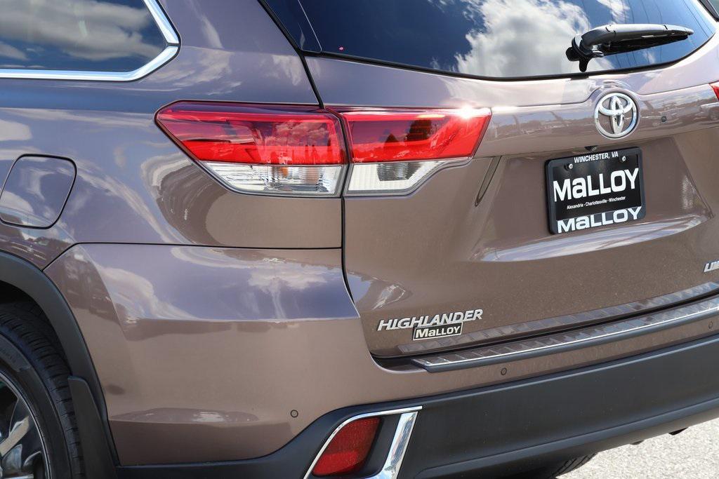 used 2019 Toyota Highlander car, priced at $28,597
