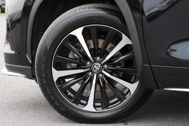 used 2021 Toyota Highlander car, priced at $43,997