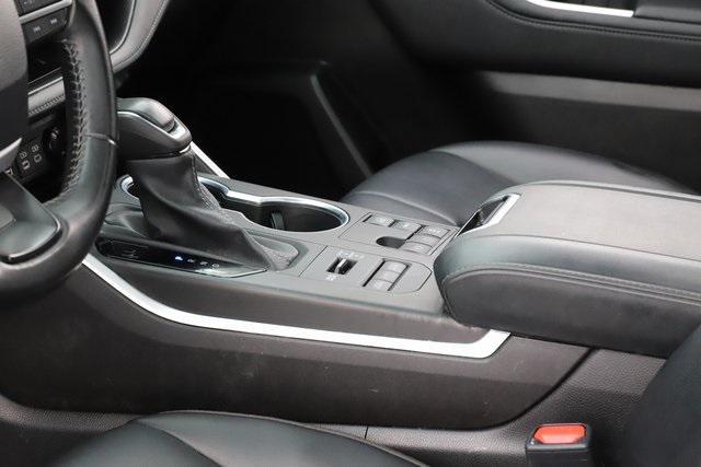used 2023 Toyota Highlander car, priced at $41,997