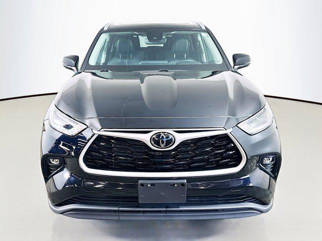 used 2022 Toyota Highlander car, priced at $38,491