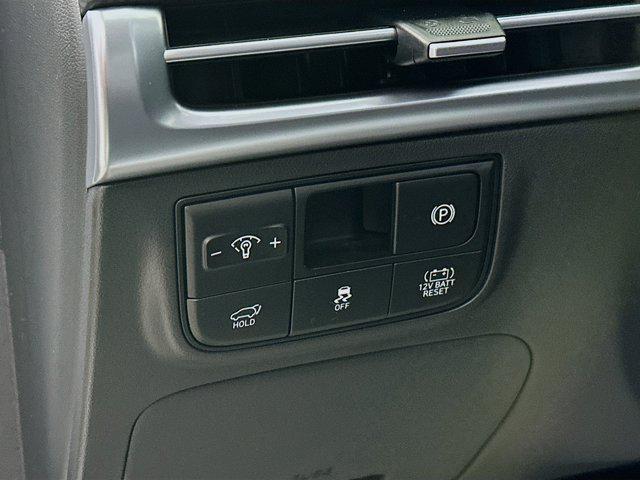 new 2025 Hyundai TUCSON Hybrid car, priced at $31,777