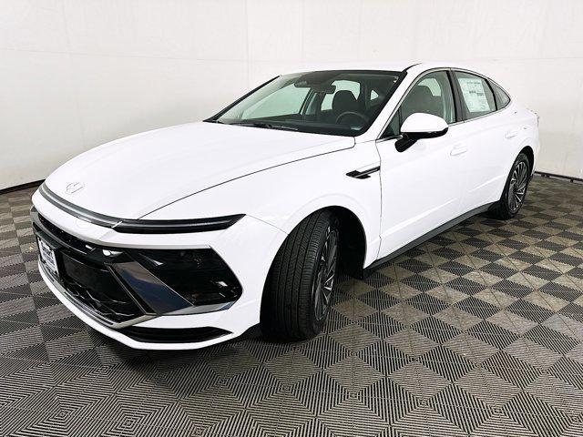 new 2025 Hyundai Sonata Hybrid car, priced at $31,800