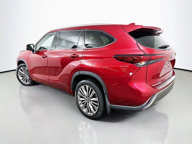 used 2022 Toyota Highlander car, priced at $35,593