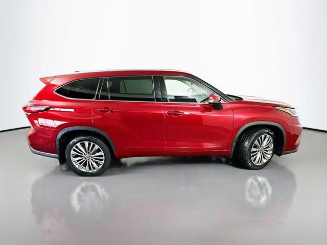 used 2022 Toyota Highlander car, priced at $35,593
