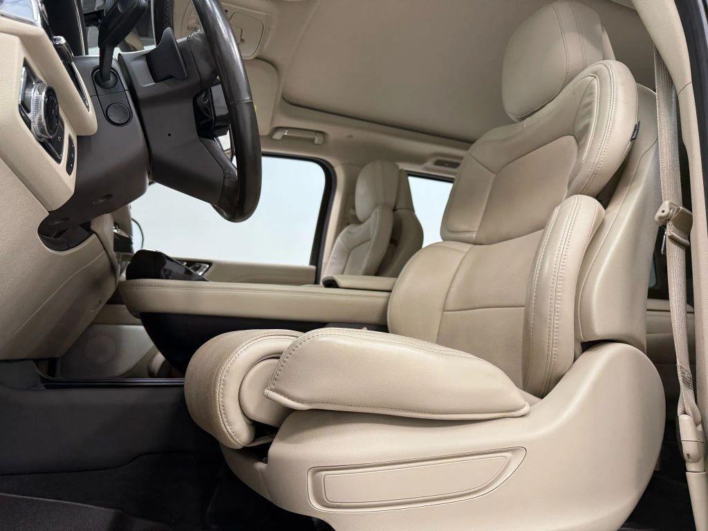 used 2021 Lincoln Navigator car, priced at $42,900