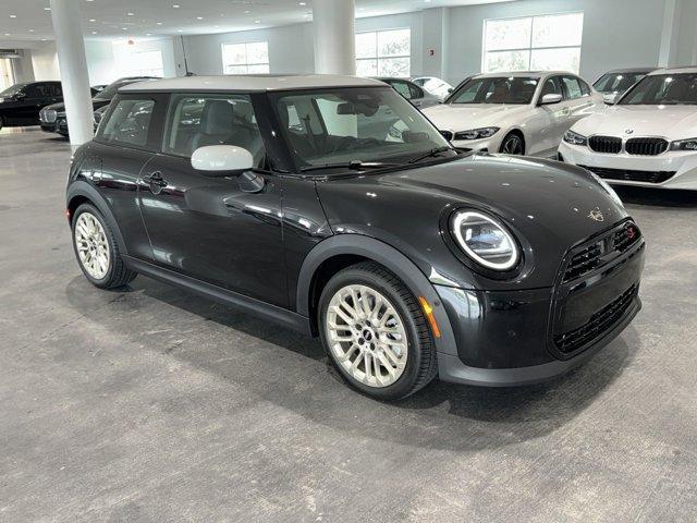 new 2025 MINI Hardtop car, priced at $35,595