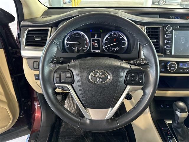 used 2015 Toyota Highlander car, priced at $22,895