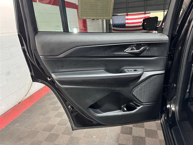 used 2024 Jeep Grand Cherokee L car, priced at $30,555