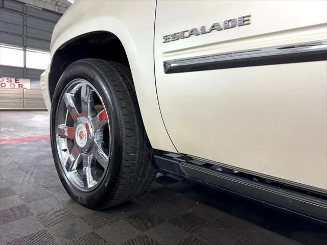 used 2012 Cadillac Escalade Hybrid car, priced at $15,977