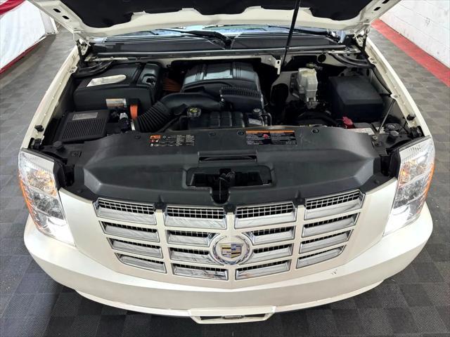 used 2012 Cadillac Escalade Hybrid car, priced at $15,977