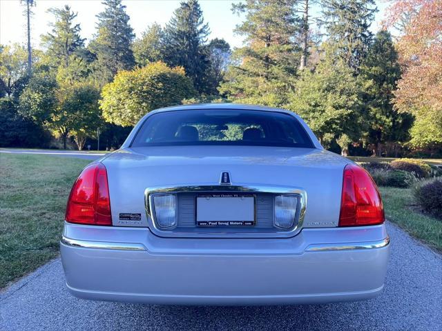 used 2010 Lincoln Town Car car, priced at $19,950