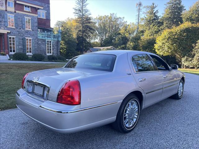 used 2010 Lincoln Town Car car, priced at $19,950