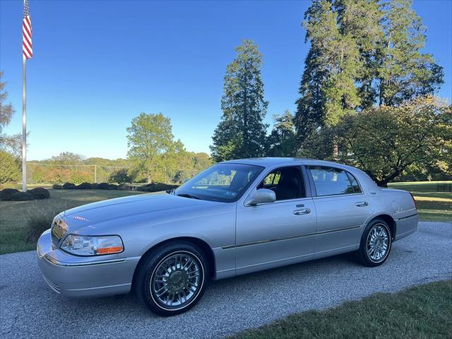 used 2010 Lincoln Town Car car, priced at $19,950