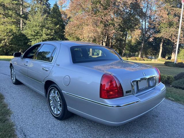 used 2010 Lincoln Town Car car, priced at $19,950