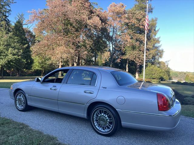 used 2010 Lincoln Town Car car, priced at $19,950