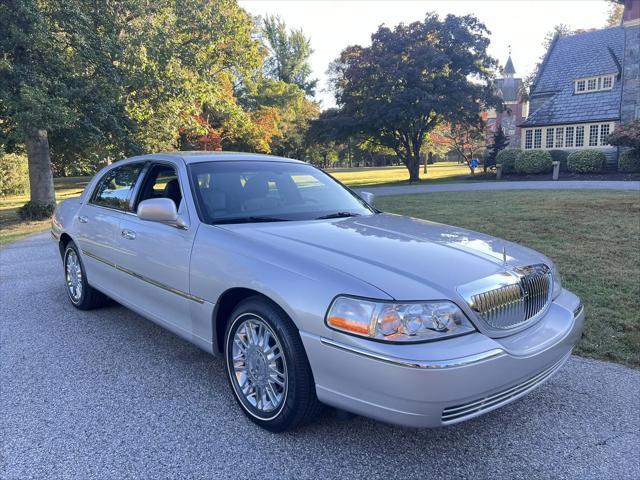 used 2010 Lincoln Town Car car, priced at $19,950