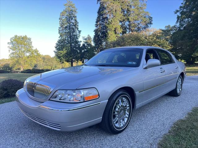 used 2010 Lincoln Town Car car, priced at $19,950