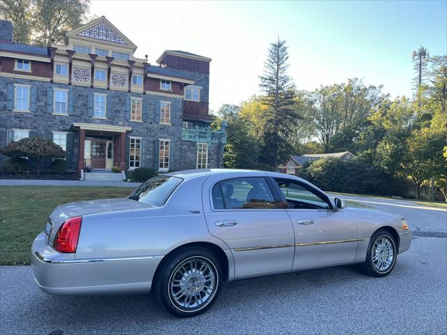 used 2010 Lincoln Town Car car, priced at $19,950