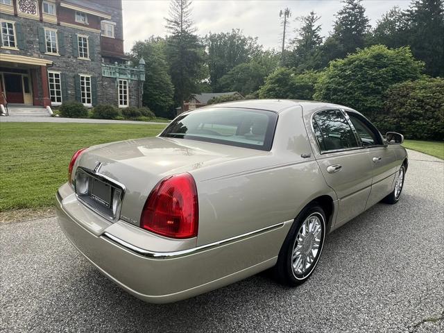 used 2010 Lincoln Town Car car, priced at $24,950