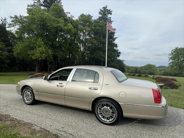 used 2010 Lincoln Town Car car, priced at $24,950