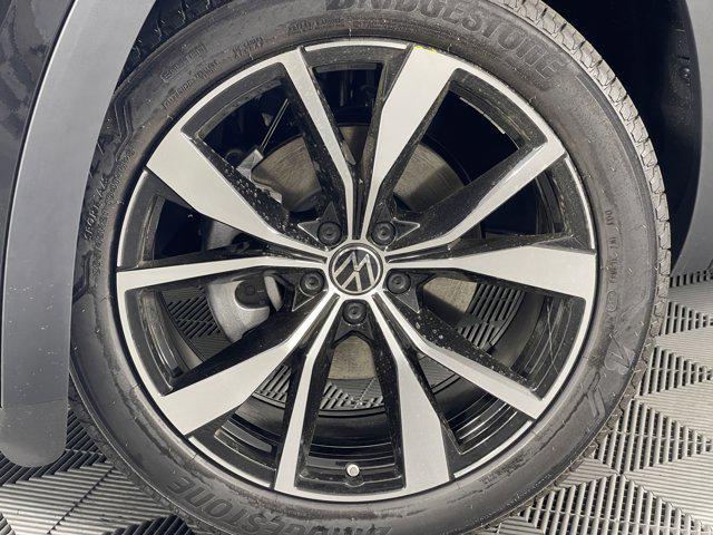 new 2025 Volkswagen Atlas car, priced at $55,189