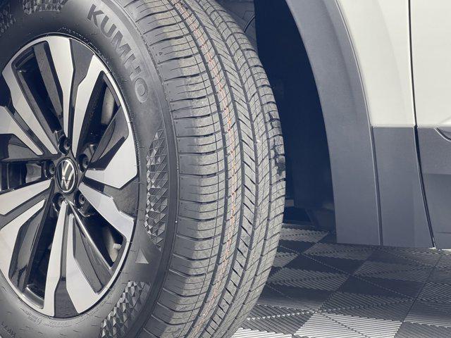 new 2026 Volkswagen Atlas Cross Sport car, priced at $40,526