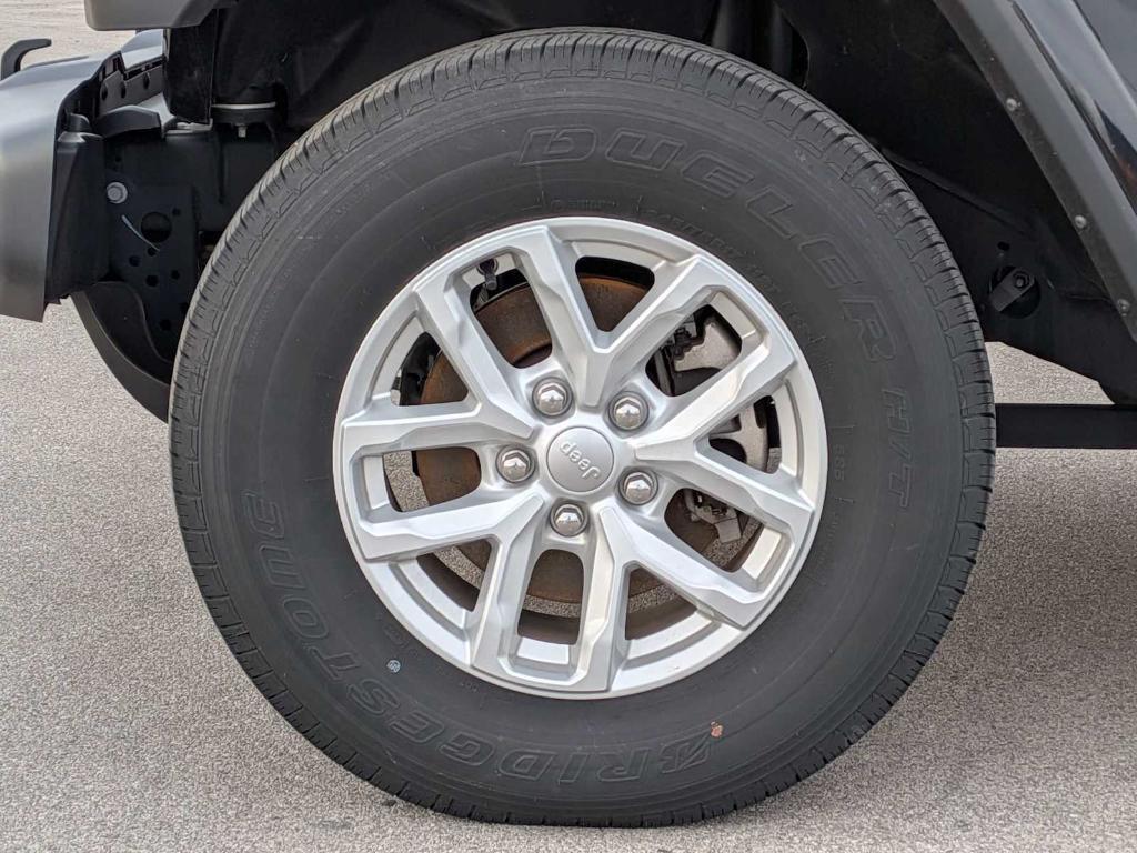 used 2023 Jeep Gladiator car, priced at $34,667