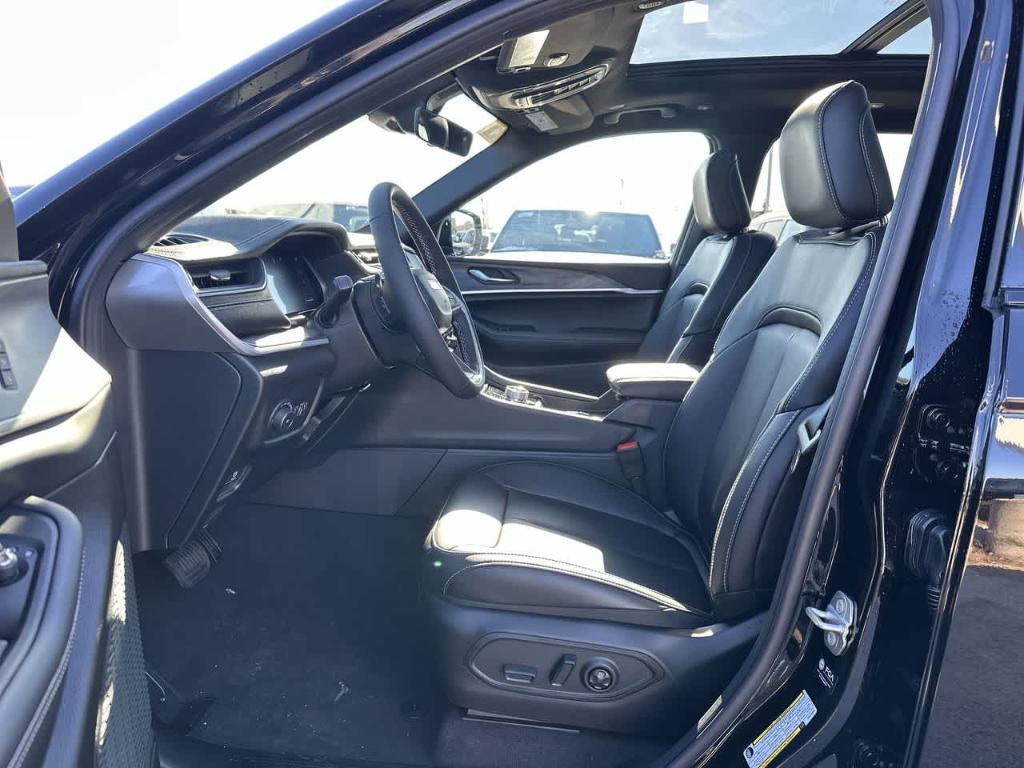 new 2025 Jeep Grand Cherokee L car, priced at $48,699