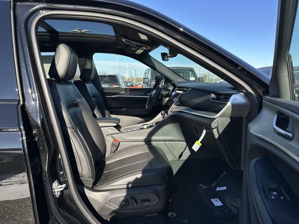 new 2025 Jeep Grand Cherokee L car, priced at $48,699