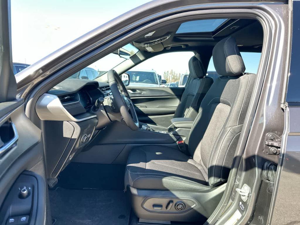 new 2025 Jeep Grand Cherokee L car, priced at $41,824