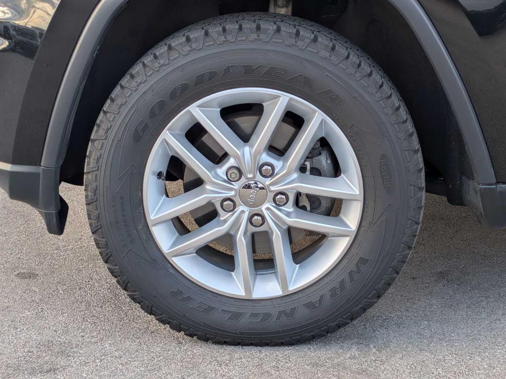 used 2017 Jeep Grand Cherokee car, priced at $13,603