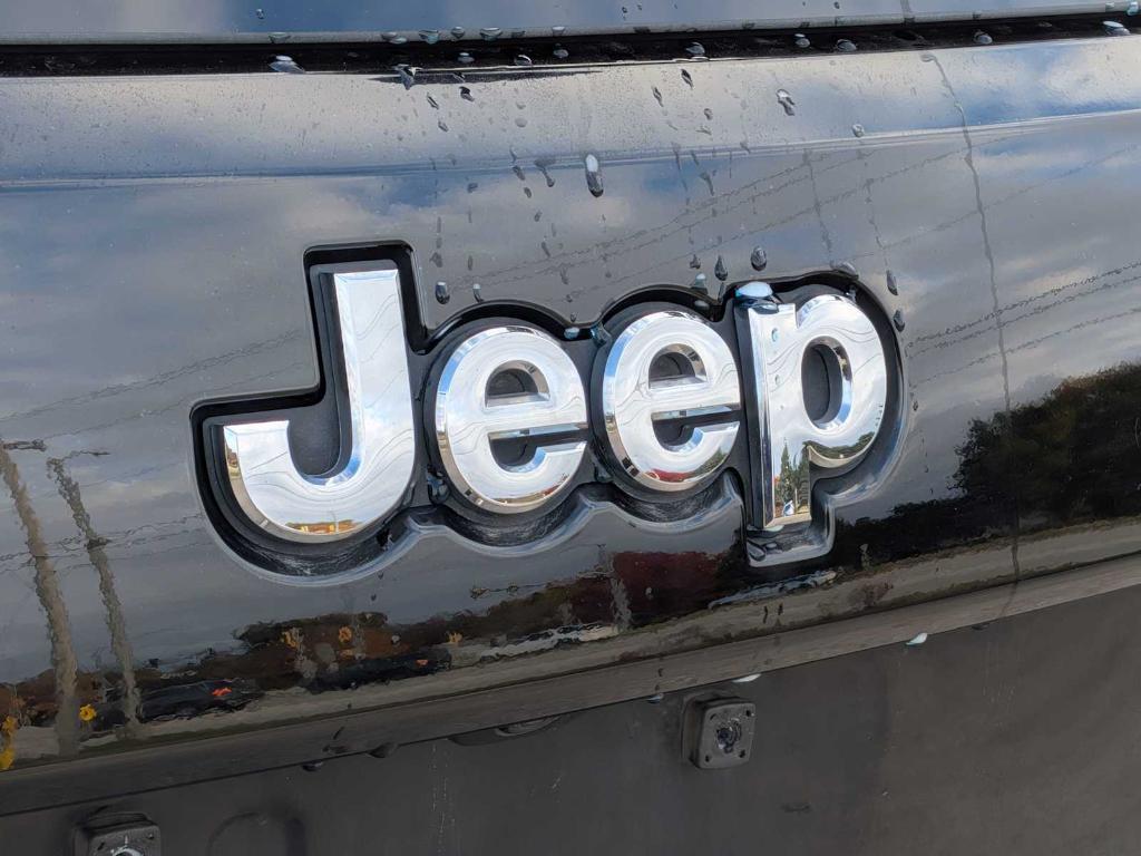 used 2017 Jeep Grand Cherokee car, priced at $13,603