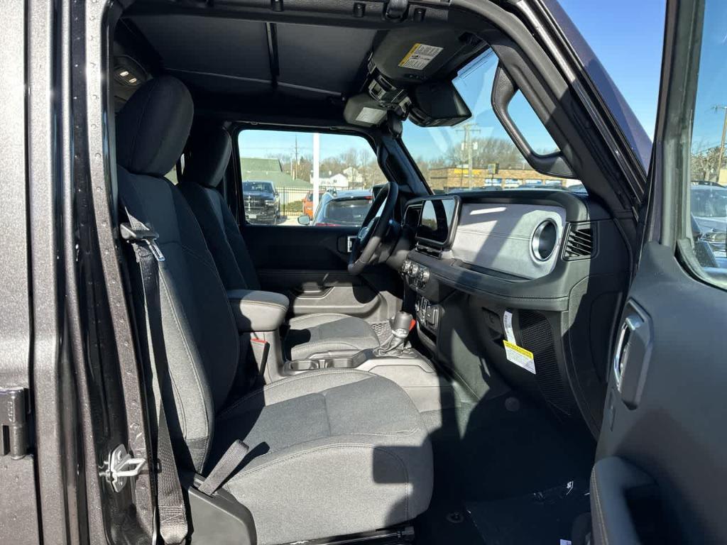 new 2025 Jeep Wrangler car, priced at $45,683
