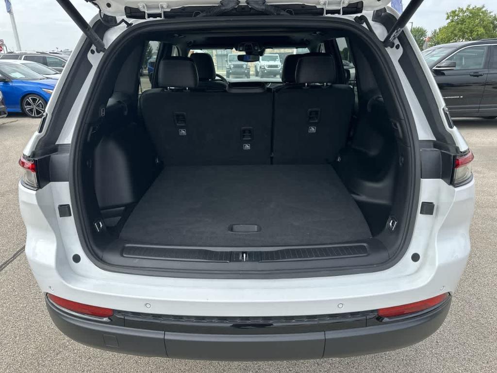 used 2023 Jeep Grand Cherokee car, priced at $36,564