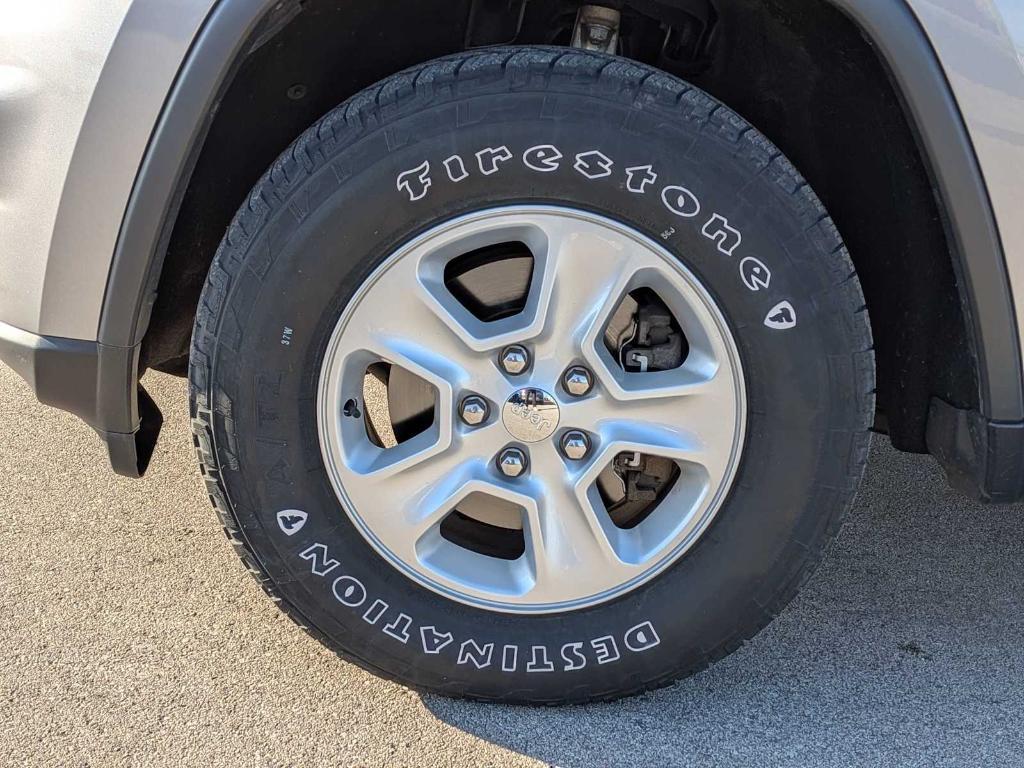 used 2017 Jeep Grand Cherokee car, priced at $13,696