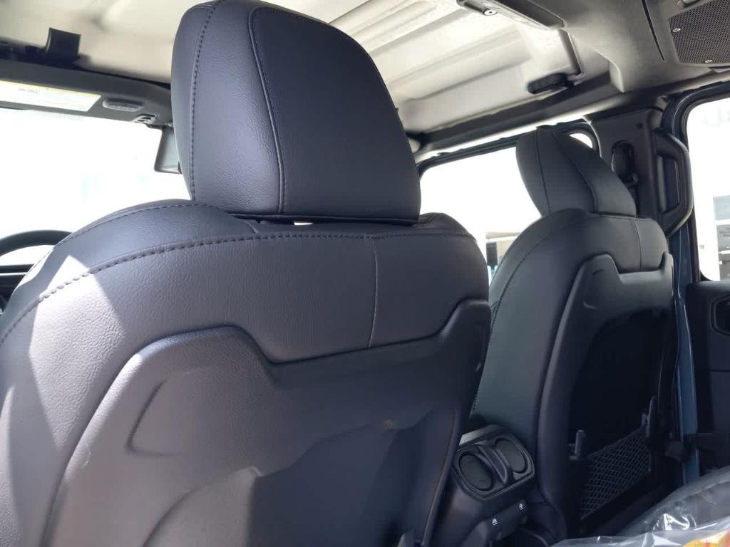 new 2025 Jeep Gladiator car, priced at $44,352