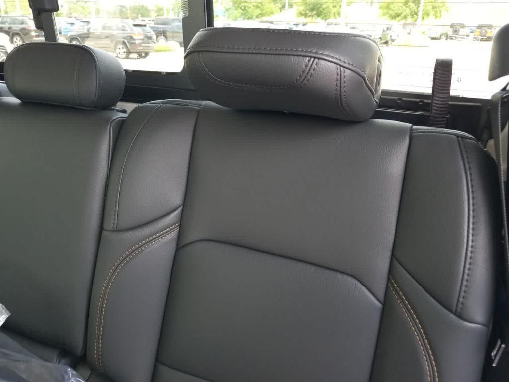 new 2025 Jeep Gladiator car, priced at $44,352