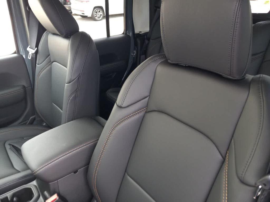 new 2025 Jeep Gladiator car, priced at $44,352
