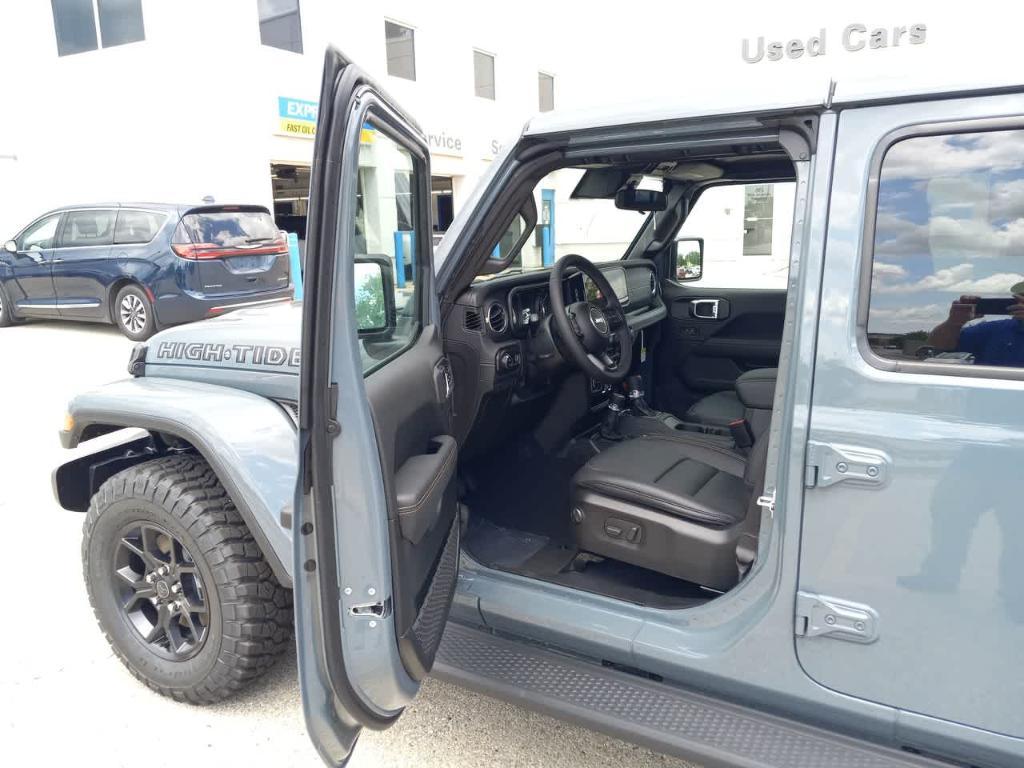 new 2025 Jeep Gladiator car, priced at $44,352